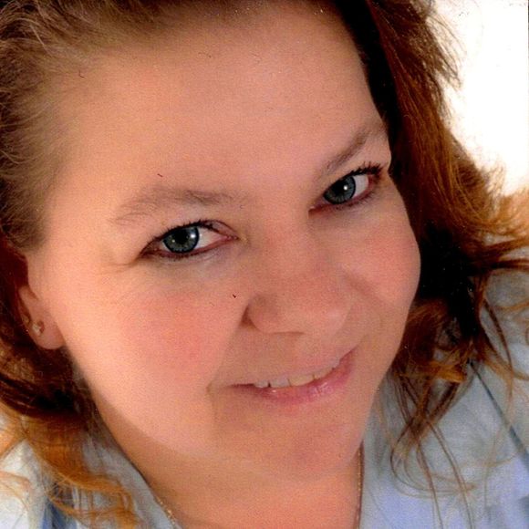 Meet your Posher, Lynne - Picture 1 of 1